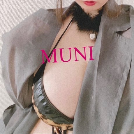 MUNI model naked gallery
