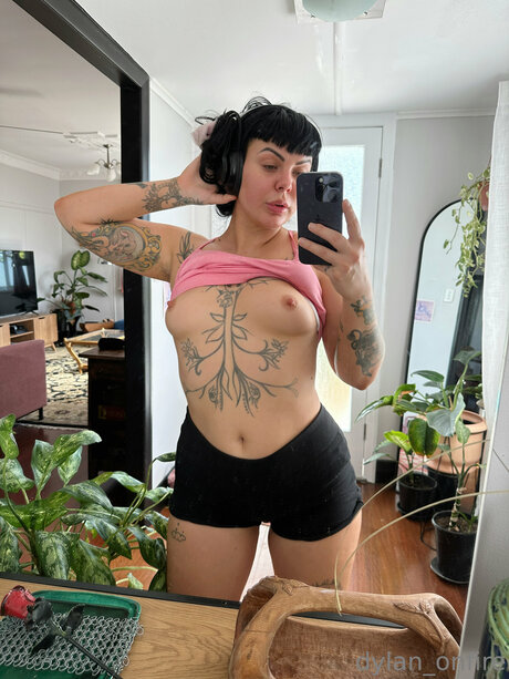DYLAN 4 FREE  star nude pics