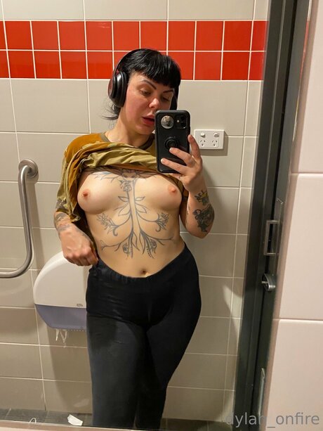 DYLAN 4 FREE erotic actress img