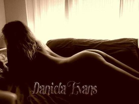 Daniela Evans naked actress pic