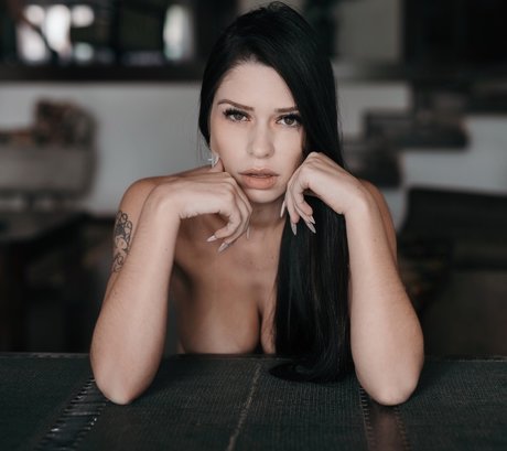 Nanda Sweet top model photo