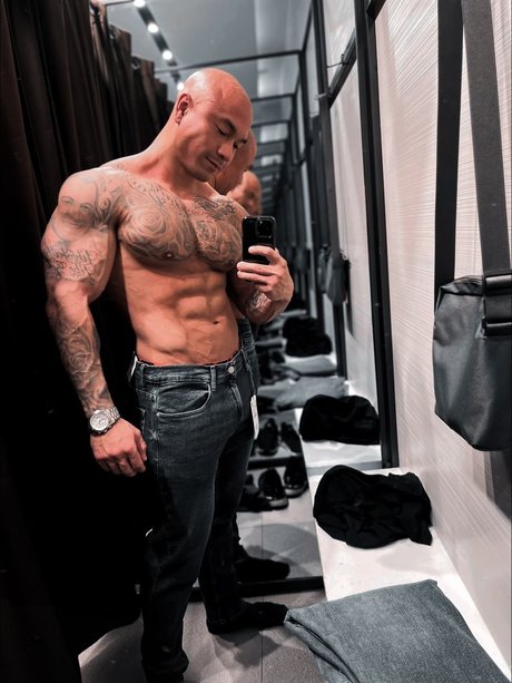 DADDY DEAN THAI star adult photos
