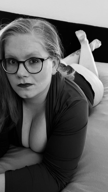 CurvyLeo93 exclusive star archive