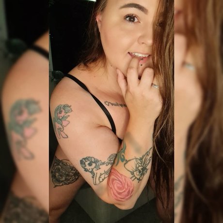 Curvydaniellev top profile image