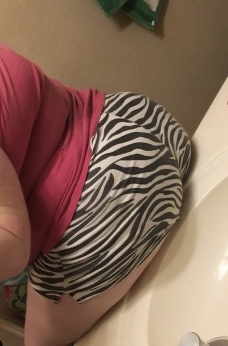 Curvy Big Booty Mama Anne pretty model pics