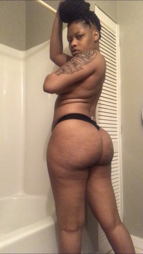milf young onlyfans hot image