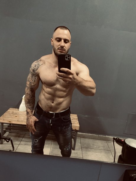 claudelo model nudes pic
