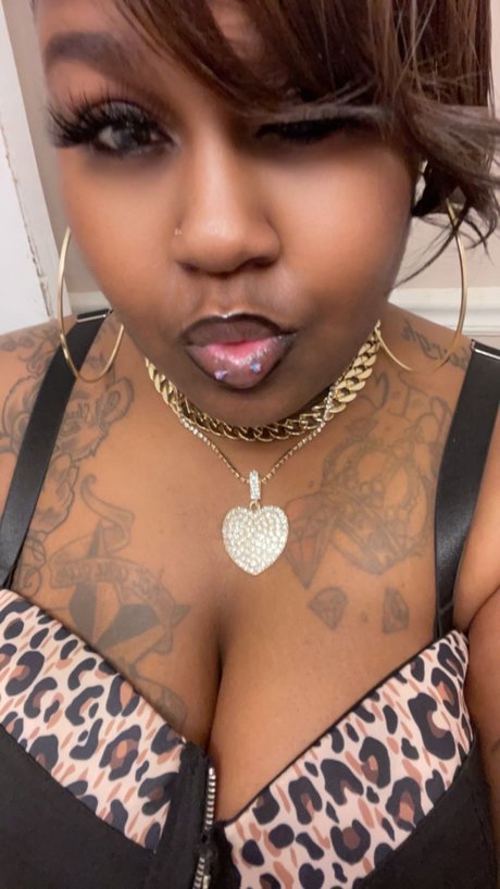 NikkiCash25 sexy star picture