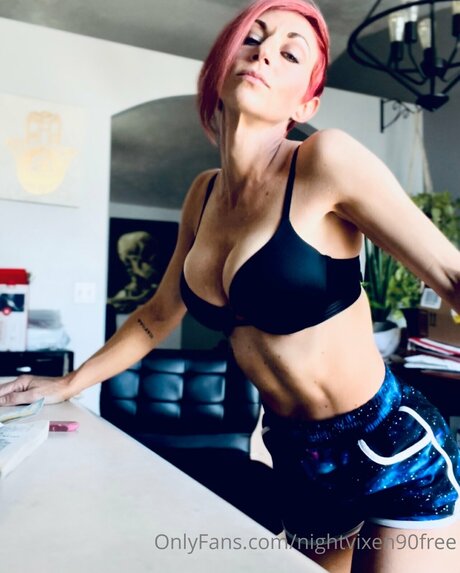 PETITE HIP HOP VIXEN star nude photos