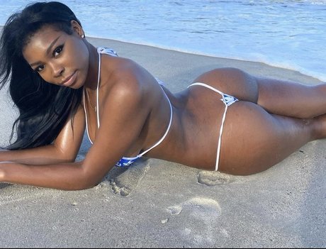 NIKKI SMIXX star sexy pic