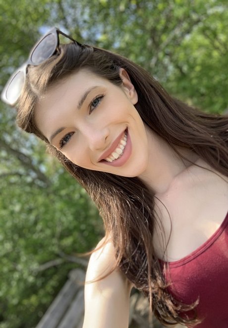 Ava Holt pretty model photo