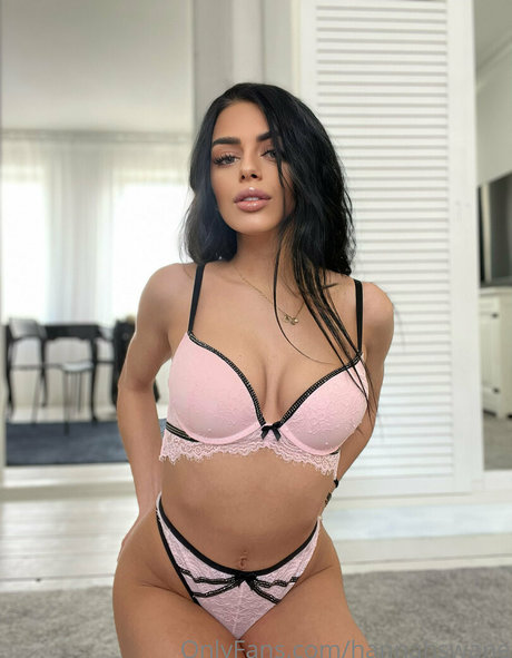 hannahswane top profile image