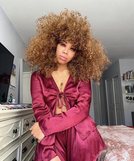 Kiera Please pornstar pretty pics