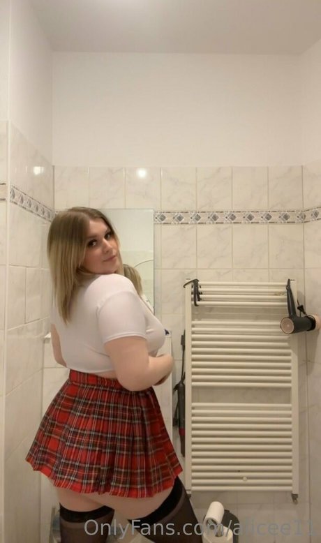 alicee11 art model img
