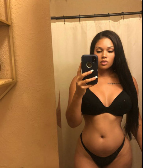 msceejayysimonn model nude photos