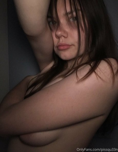 pissqu33n xxx model galleries