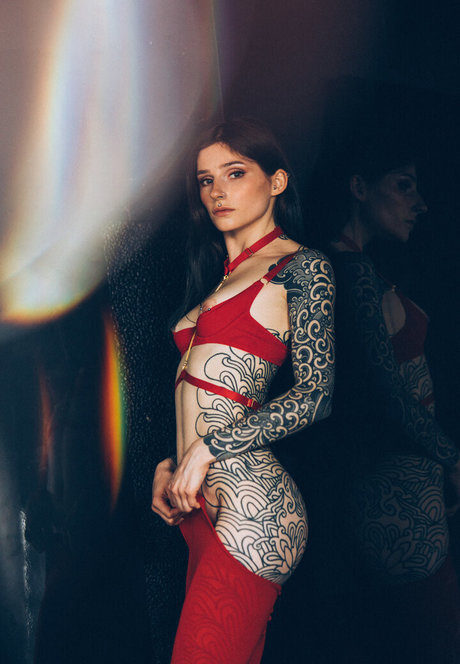 Noemie Doragon model best photo