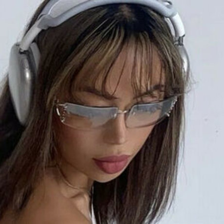 Momechula naked model pictures