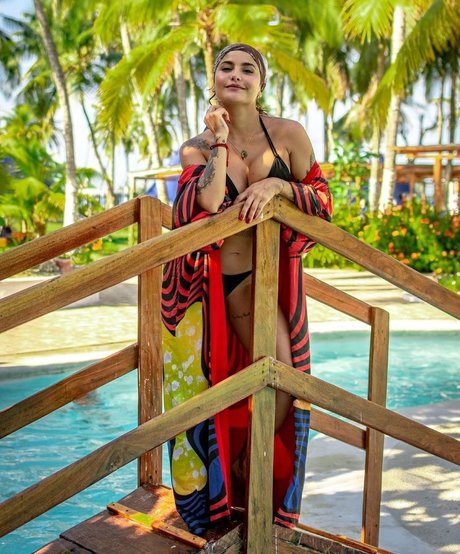 Martina La Peligrosa pretty actress pics