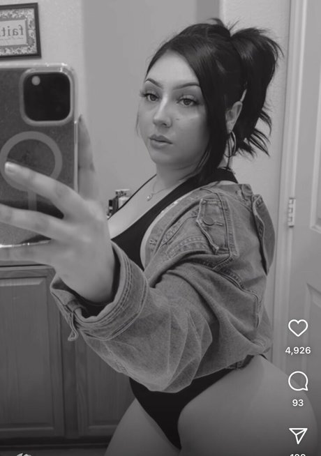 Bakedbabeeee pornstar erotic photo
