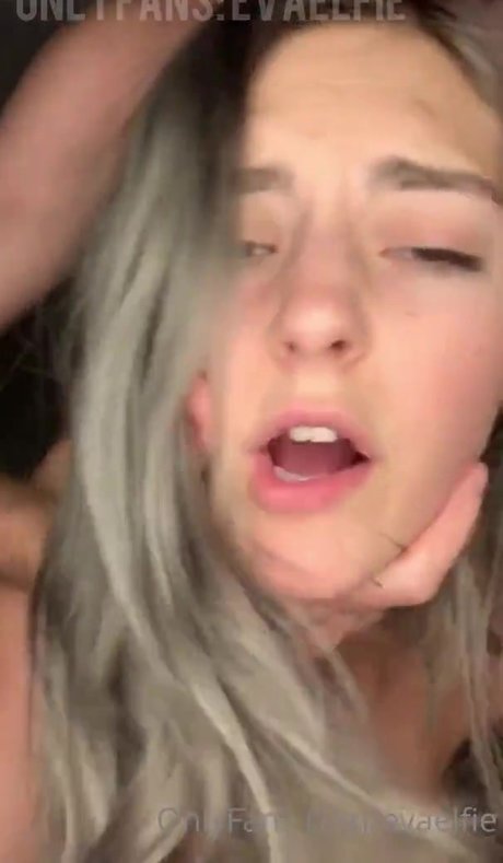 EvaElfie xxx star photos