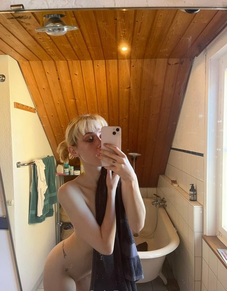 prettykaila erotic actress pic