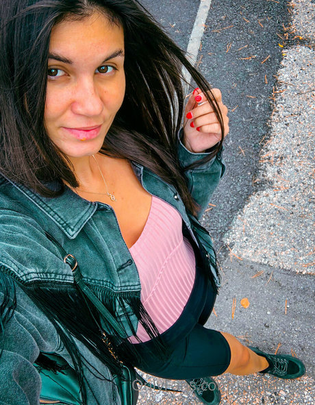 nicolefreee model hd image