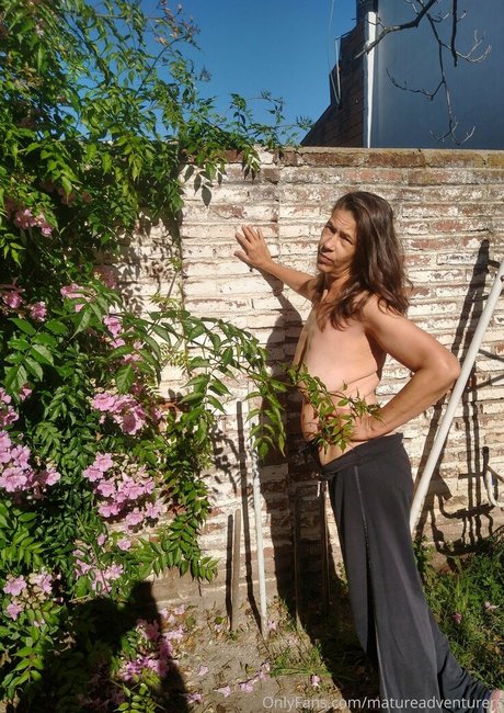 aloneruth adult star pics