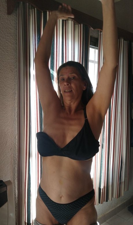 aloneruth naked star img