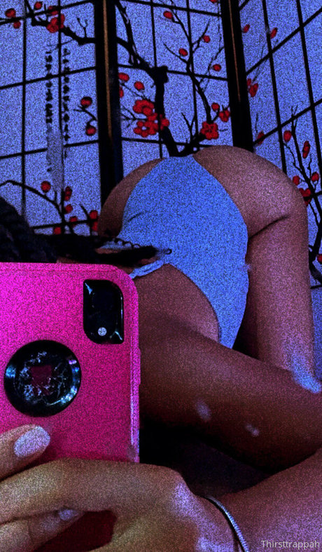 thrsttrapr nice model photo