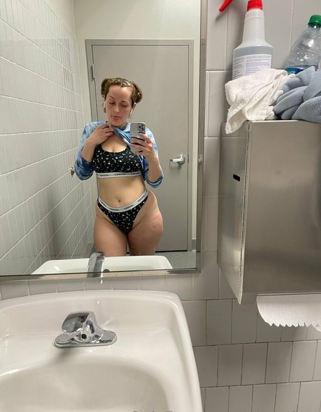 juizy riotz model nudes archive