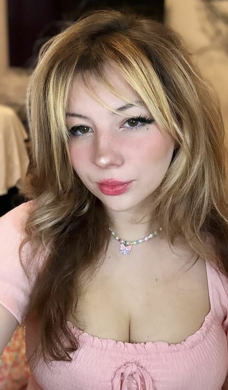 Kendi Ken ASMR erotic star image