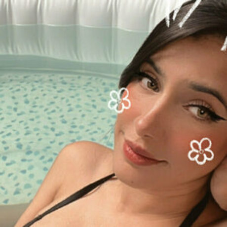 Daniela Azuaje nude model galleries