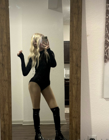 TylerTheDoll model adult archive
