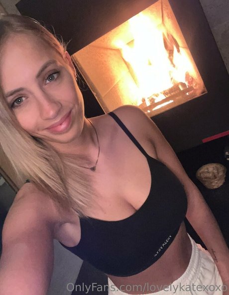 lovelykatexoxo pornstar high quality pic