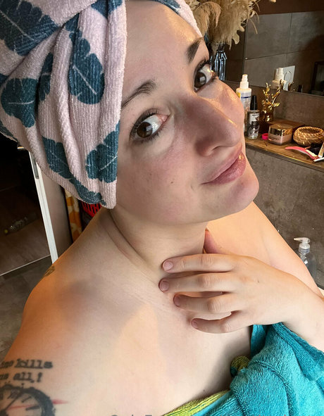 mrstittykatty star images