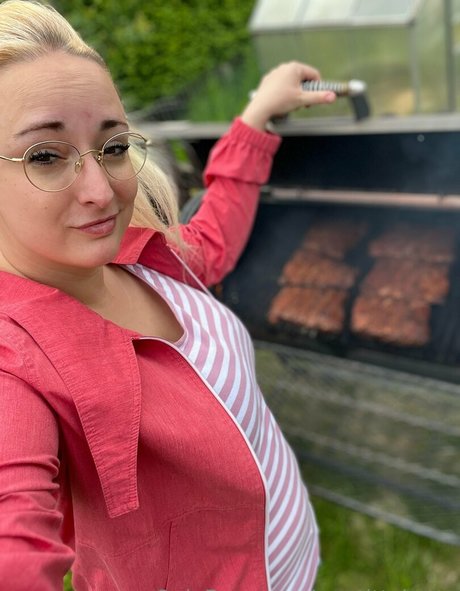 mrstittykatty model porn pics