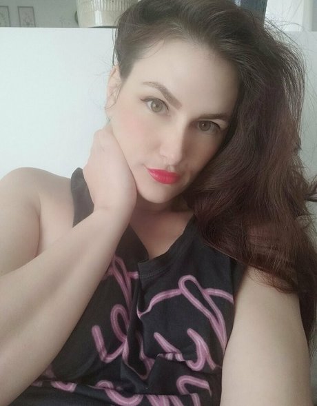 bellajuliafree adult model picture