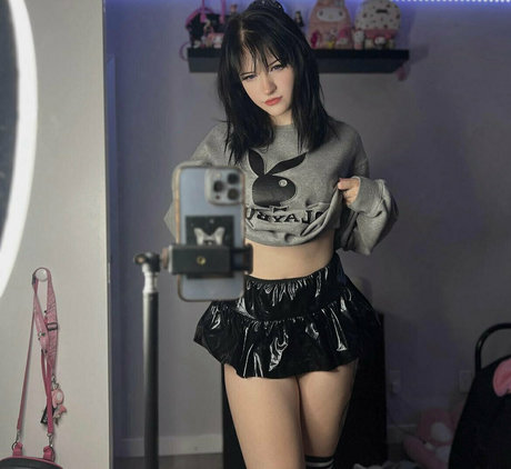 wuvkyu model erotic images