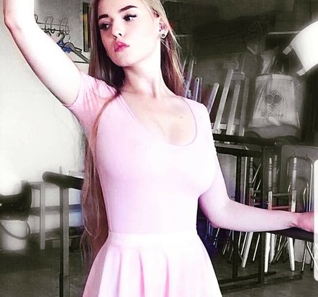 Oksana Neveselaya pornstar xxx archive