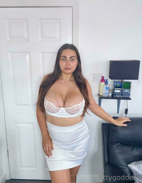freetittygoddess model erotic img