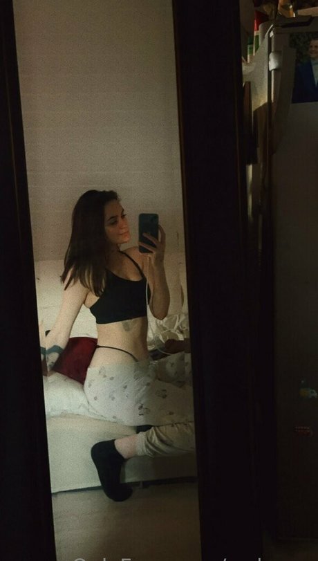 so lenaa model top img