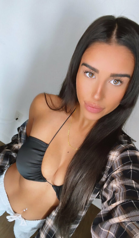 miafall hd pornstar image