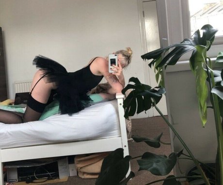 Kara Moon sex actress img