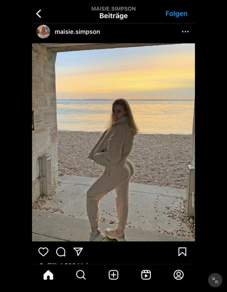 Maisie Simpson sexy actress photo