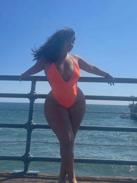 Jenessa model porn img