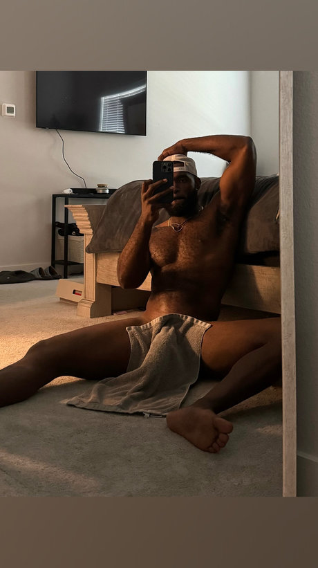 Marshall Price star erotic picture