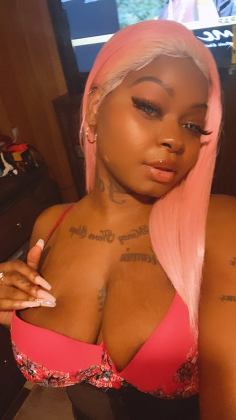 Queen Thytialli model porn image