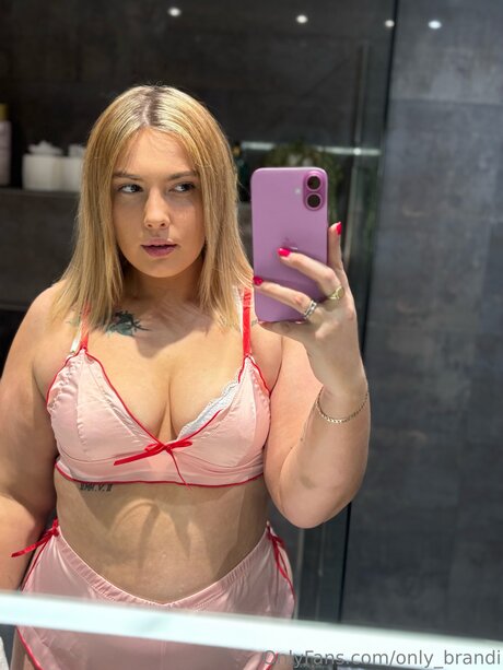 BRITISH BRANDI RAEE  hot model img