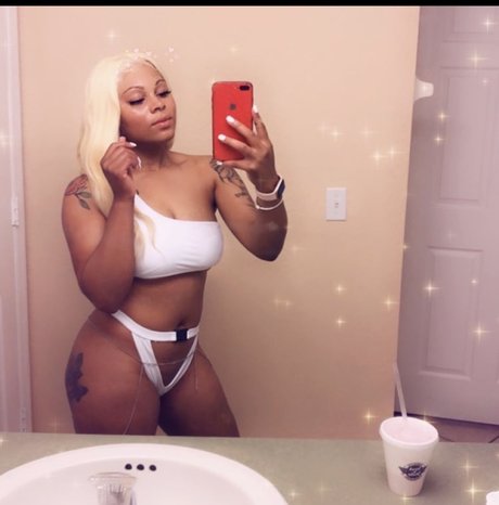 MissMonroe nudes model images
